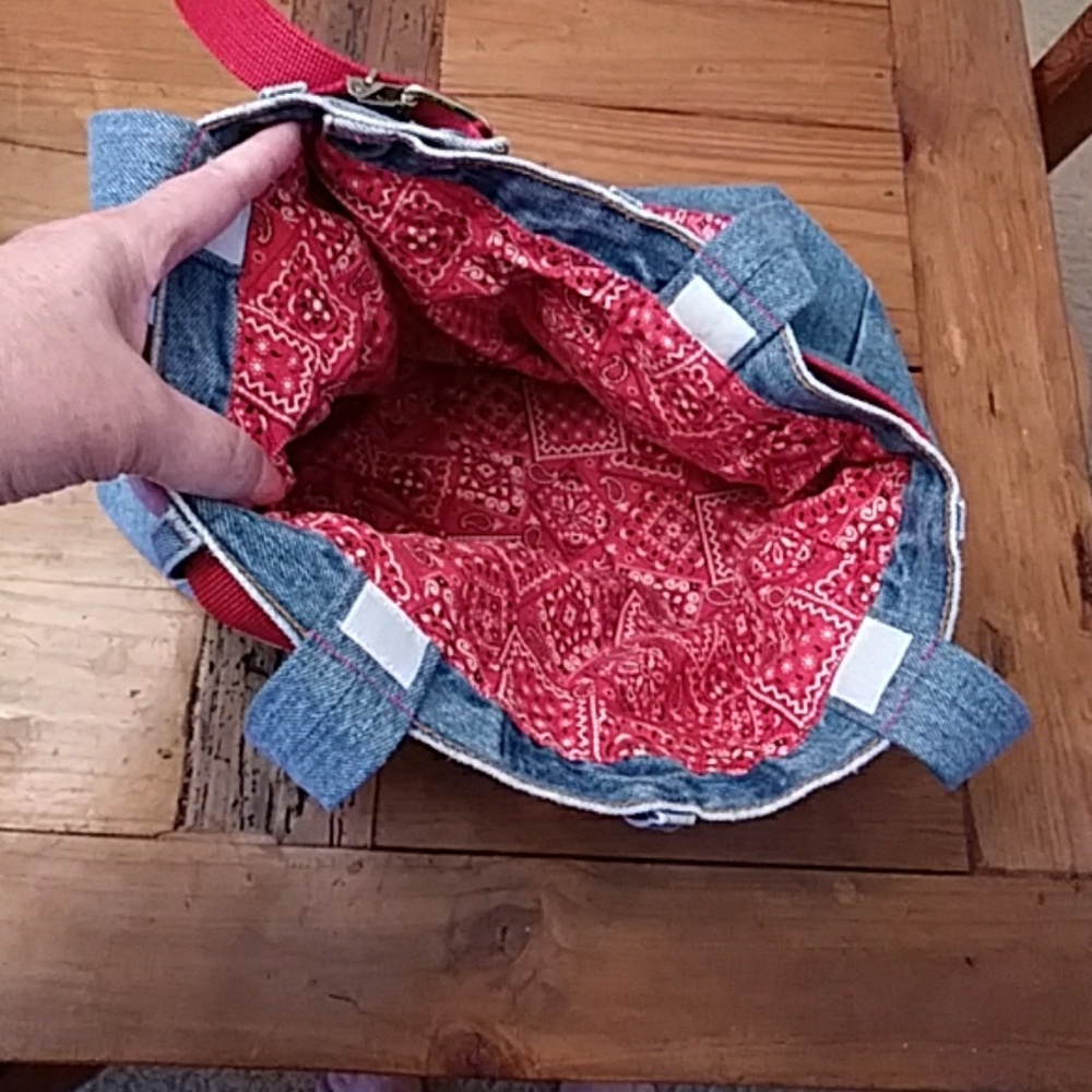 Jeans and red handkerchief purse - Picture 7 of 8